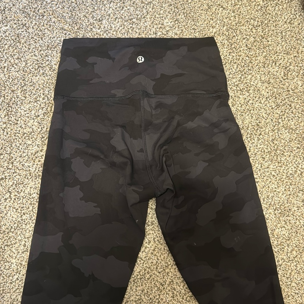 Lululemon wunder under black camouflage leggings, size 6